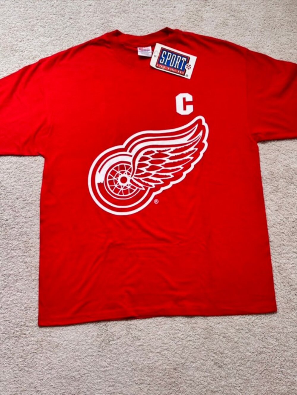 NWT Vintage Red Wings Steve Yzerman 19 Red and White Hockey T-Shirt